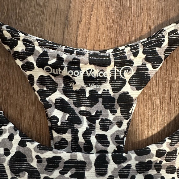 OV TechSweat Workout Set — Snow Leopard - Picture 9 of 10